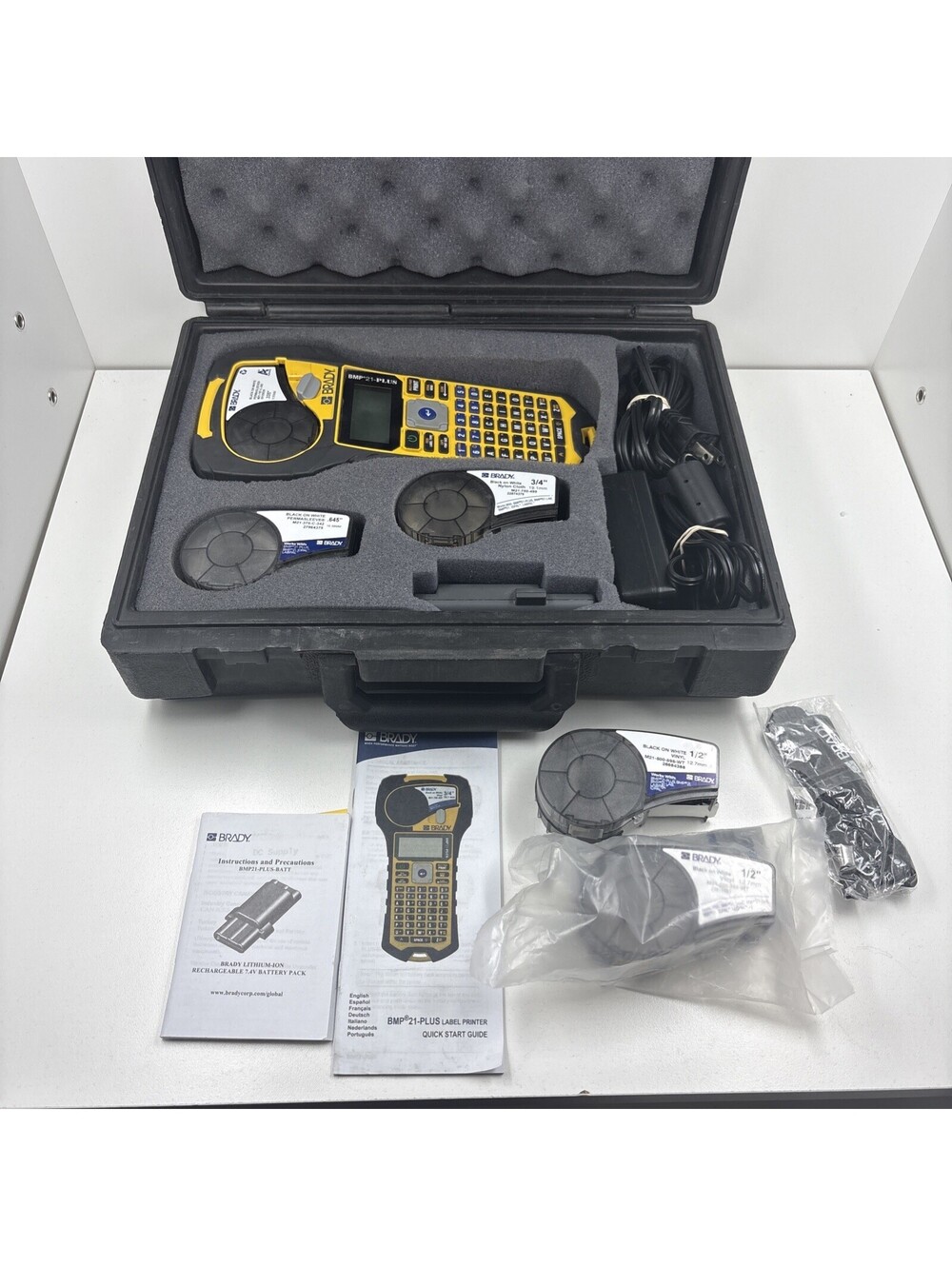 Brady BMP21-PLUS Label Maker Handheld Battery Powered TESTED W/ Spare Battery